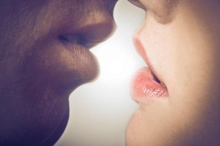 5 kisses every woman should experience